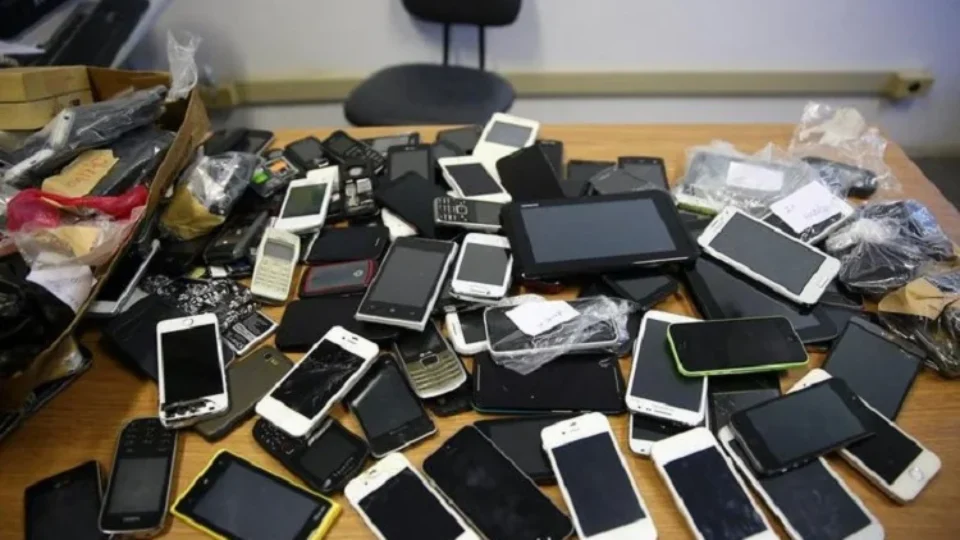 DEVOLVA: Mensagem em celular roubado intima atual dono a entregar o aparelho à PC
