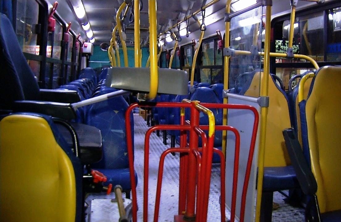 ASSALTO: Criminosos fazem arrastão em ônibus na capital