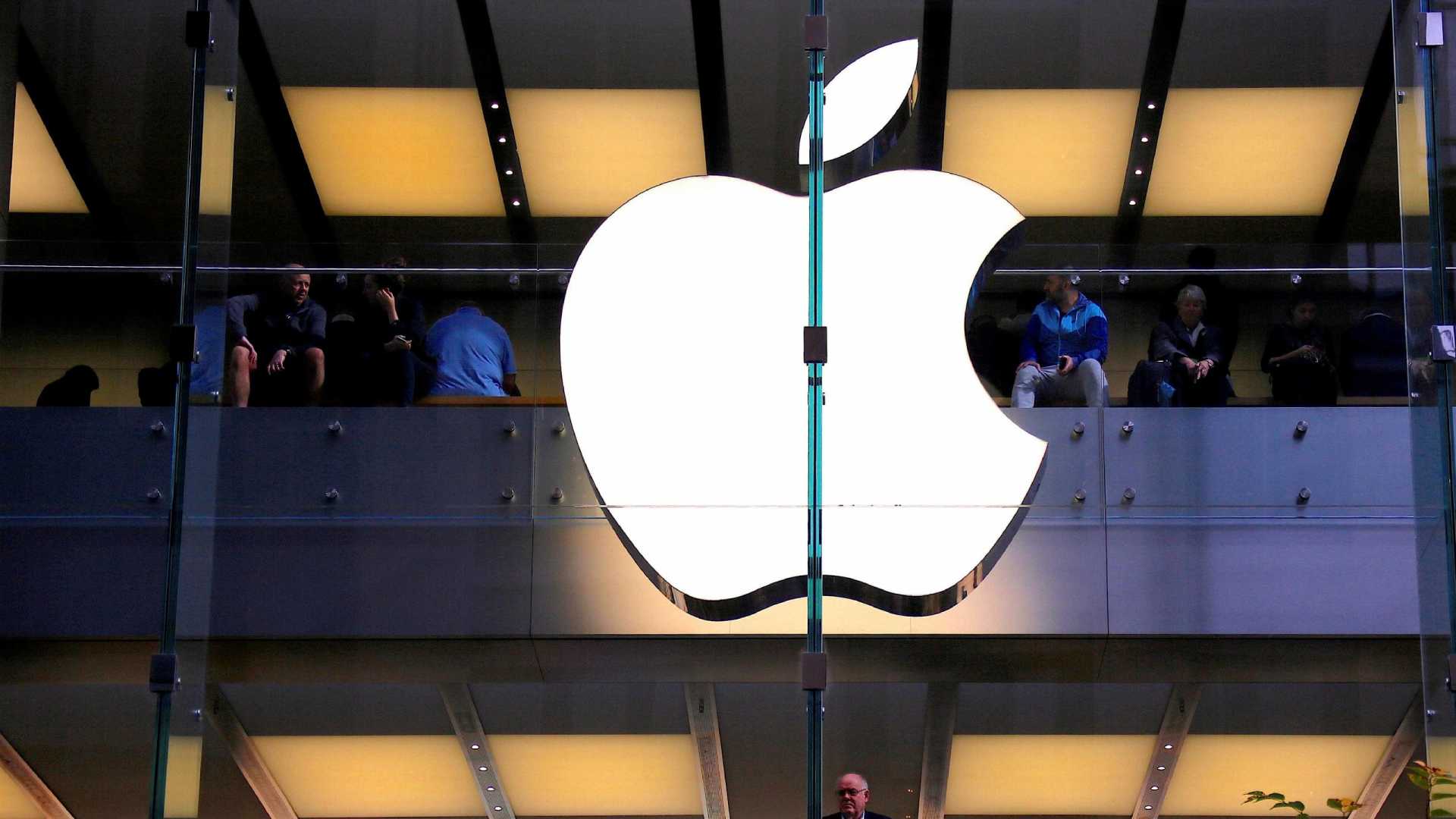 NOVIDADE: Apple deve lançar iPhone com câmera tripla em 2019