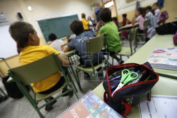 França baixará para três anos idade de escolarização obrigatória