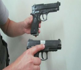 Dupla tenta assaltar com arma de brinquedo e é presa em galinheiro 