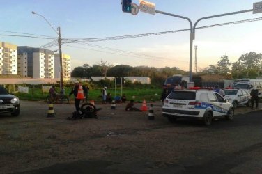 Foragido fratura rosto ao bater em cruzamento durante fuga