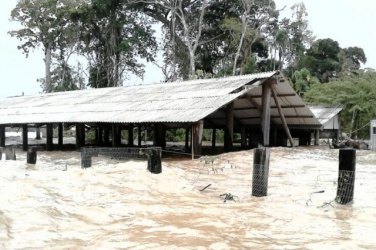 Confira imagens de áreas alagadas dento do canteiro de obras da usina de Jirau