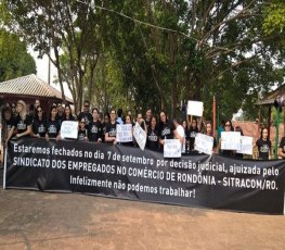 LEI: loja de departamento e shopping são proibidos abrir no feriado; trabalhadores protestam