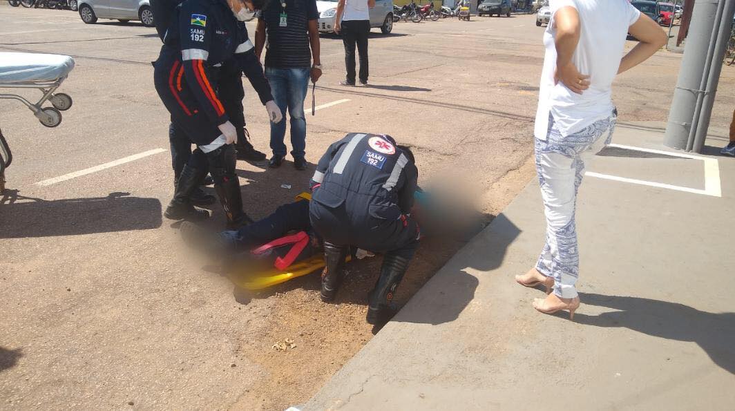 NA UTI: Mulher fica em estado grave ao ser derrubada de moto durante roubo