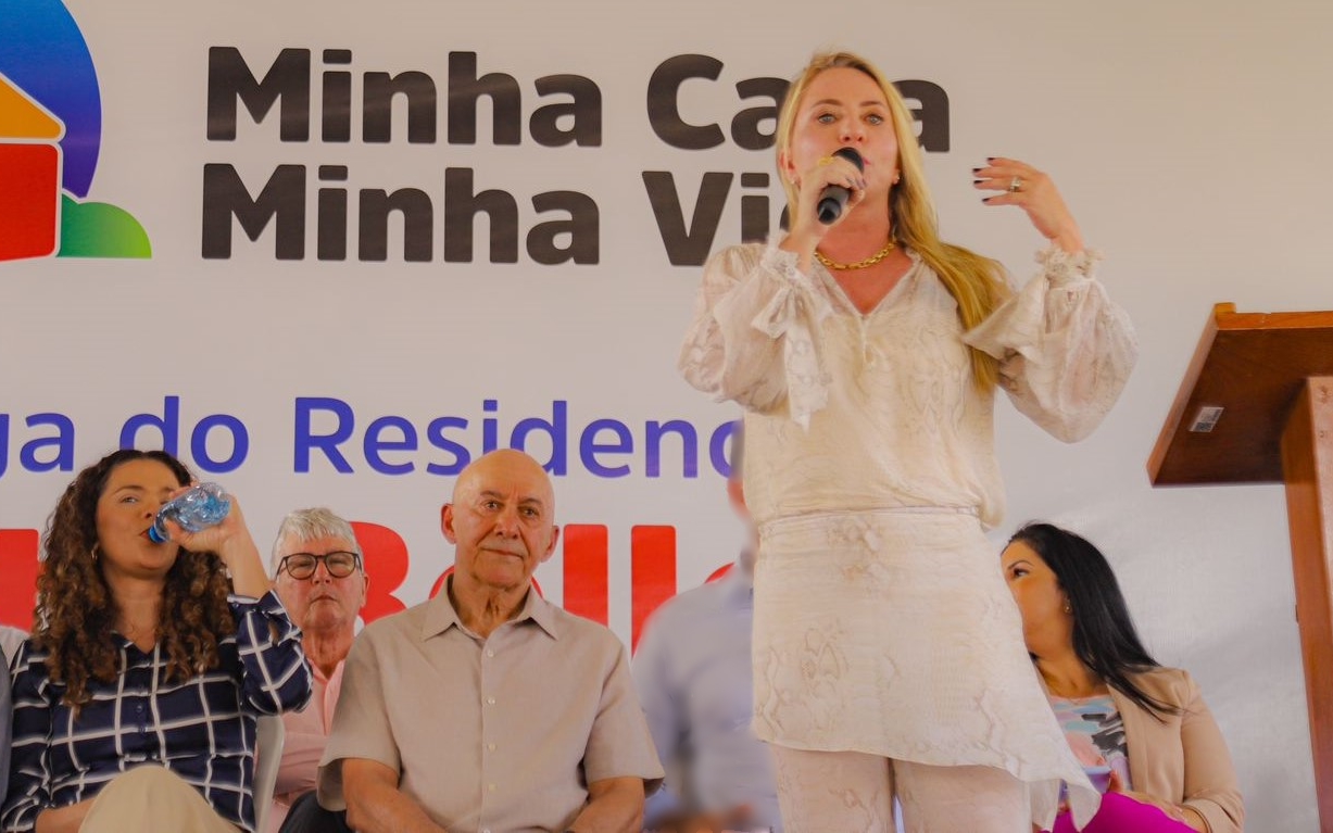 IEDA CHAVES: Deputada representa a Alero durante a entrega de apartamentos populares