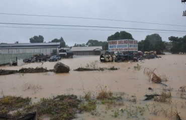 Chuva transborda córregos e causa transtornos em Ji-Paraná