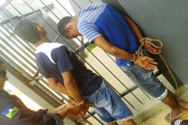 Dupla é presa após espancar e roubar adolescentes