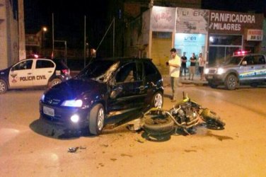 Motociclista fica gravemente ferido após acidente com carro
