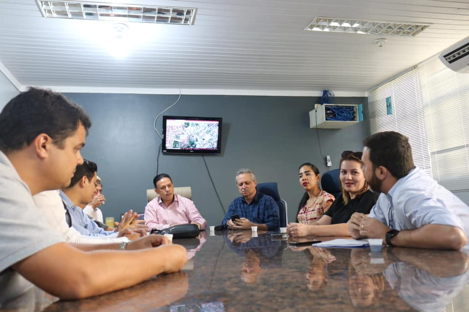 PORTO VELHO: Edesio busca regularização de terrenos de posto de saúde e escola municipal