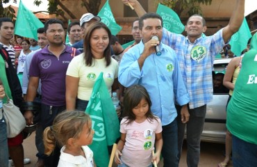 ELEIÇÕES 2012 - Lindomar Garçon atrai multidão na Zona Leste e em Jacy Paraná