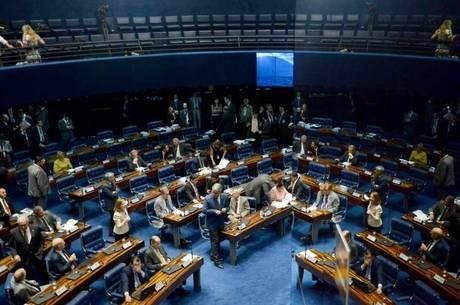 Senado aprova PEC do teto dos gastos