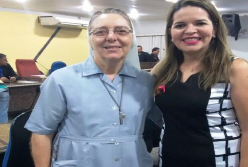 Ana Maria homenageia 40 anos do hospital Santa Marcelina e idosos