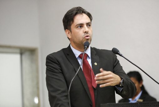 Léo Moraes garante arquivamento de projeto que aumentaria IPVA
