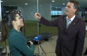 Deputado chama jornalista de analfabeta e idiota