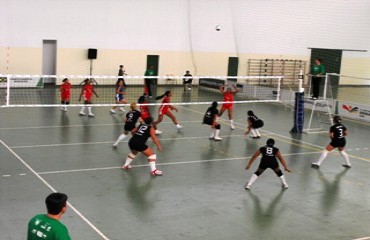 OLIMPÍADAS ESCOLARES - Vôlei feminino estréia com vitória em Maringá