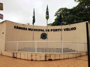 Vereadores e ex são intimados a devolver cerca de R$ 300 mil recebidos indevidamente - VEJA RELAÇÃO