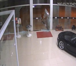 Criminosos praticam atentado em loja de veículos - VÍDEO