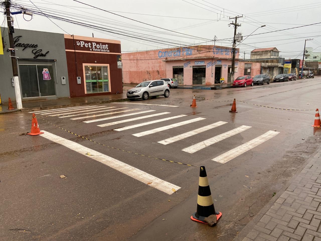  AVENIDA JATUARANA: Faixa de pedestres é revitalizada a pedido da vereadora Ada Dantas