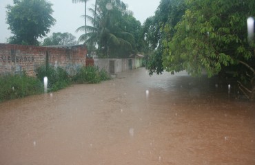 CHUVA - Casas alagadas, carros submersos, ruas inundadas em uma manhã de caos na capital - Confira fotos 