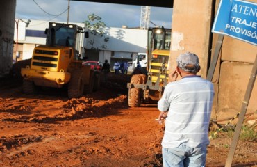 VIADUTOS – Força tarefa realiza recapeamento em recém-inaugurado viaduto do PAC 