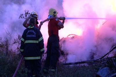 Incêndio destrói galpão em Porto Velho
