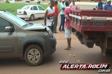 Colisão traseira entre dois veículos