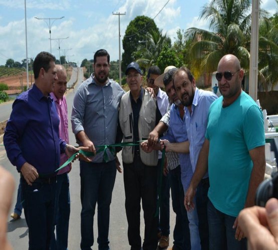 Jean Oliveira acompanha governador na  entrega de obras no interior 