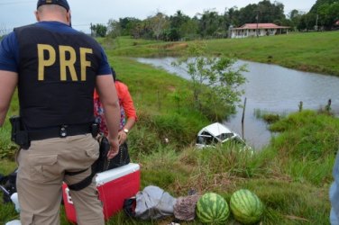  Motorista perde controle de veiculo e cai em ribanceira na BR 364