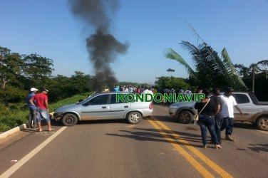 Movimento sem-terra bloqueia BR-421 em protesto por suposto sumiço de companheiro