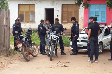 Polícia alveja assaltante em troca de tiros no bairro Nacional