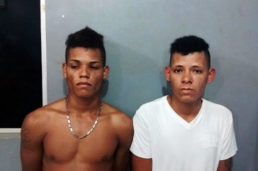 Dupla de irmãos é presa por receptação de moto