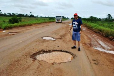 Deputado Laerte Gomes cobra providências para buracos na 429