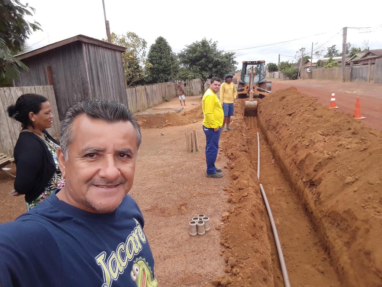 VISTA ALEGRE DO ABUNÃ: Pedido de água potável do vereador Jacaré é atendido