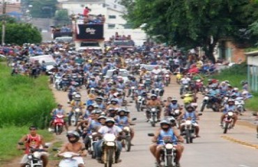 Carreata e bebedeira na capital; Policia nada faz - Video