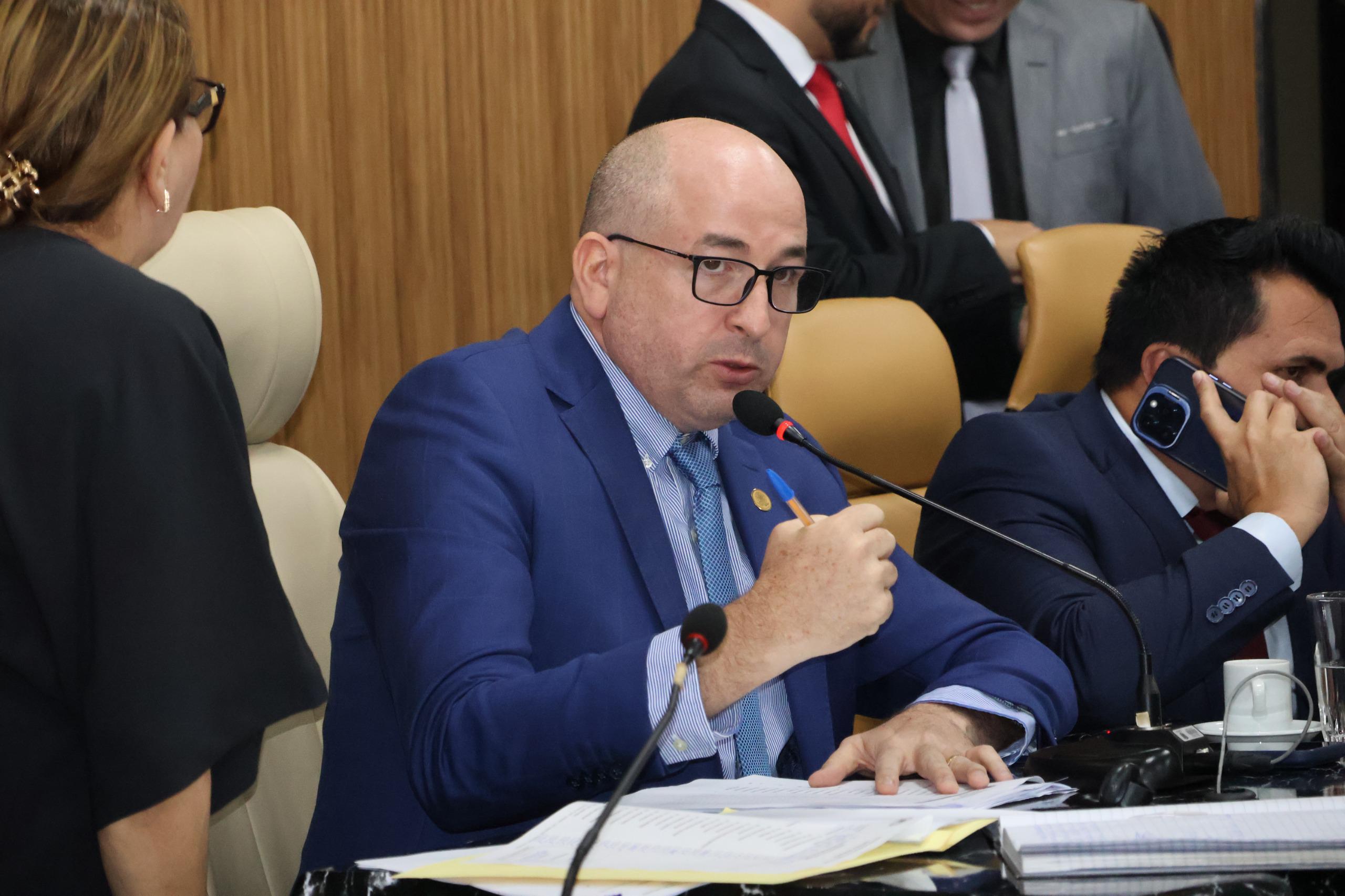 GEDEÃO NEGREIROS: Vereador solicita realocação urgente de parada de ônibus na avenida Nações Unidas