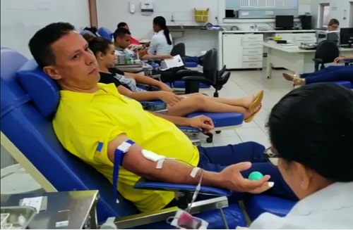 CONSCIENTIZAÇÃO: Fhemeron recebe doação de sangue em ação do vereador Edesio