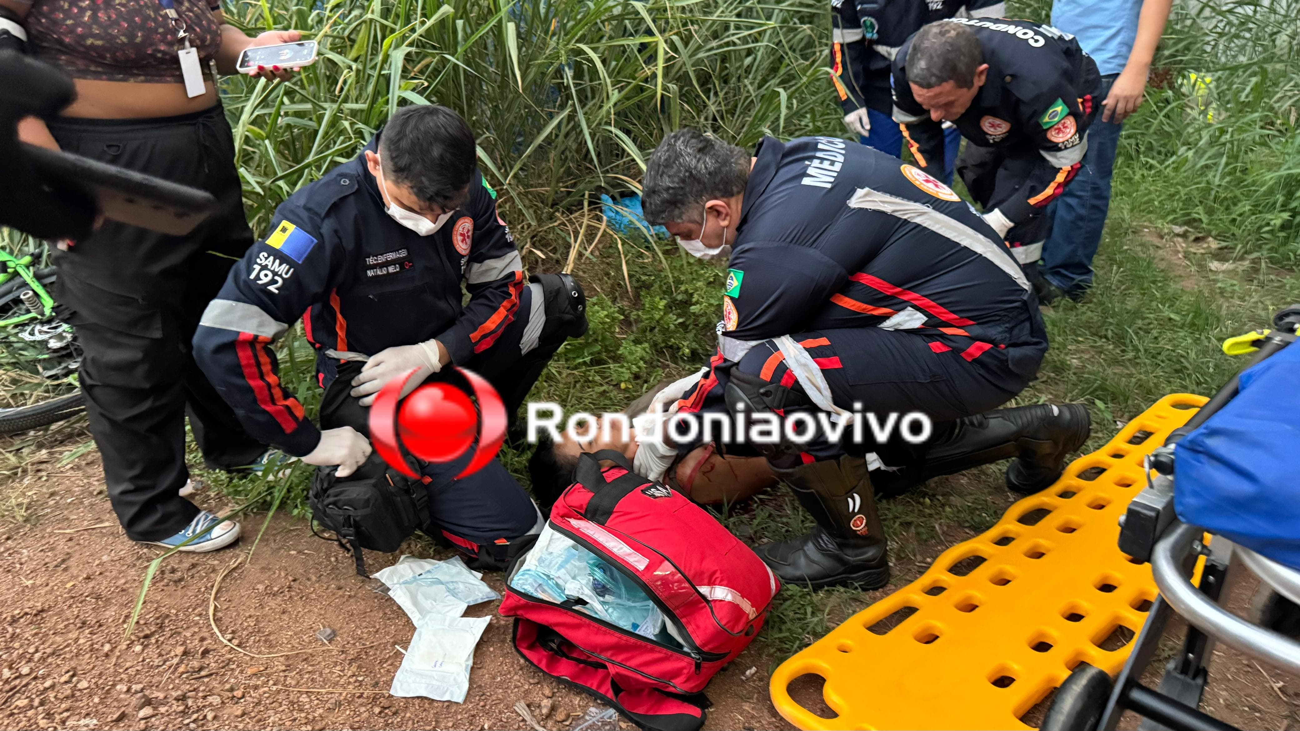 URGENTE: Mulher é encontrada gravemente ferida no pescoço e pulsos