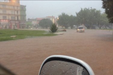 Vários pontos alagados após grande chuva