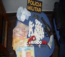 PM vai atender ocorrência de ‘Maria da Penha’ e apreende drogas e arma