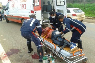 Motociclista é atropelado por caminhonete na BR 364 e fica com rosto desfigurado - FOTOS