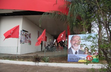 CASCÃO – Lixo e mato tomam conta do entorno no comitê de campanha do PT em Porto Velho - Fotos e Vídeo