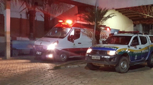 VIOLÊNCIA: Mulher tenta matar adolescente a facada em frente de residência na zona Leste