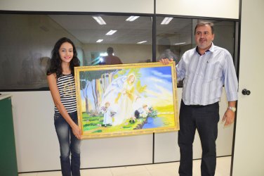 Jovem artista doa quadro para Hospital da Criança