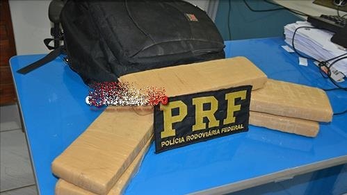 PRF prende jovem transportando tabletes de maconha