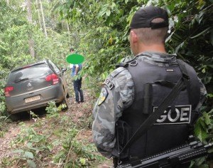 Polícia encontra carro usado em assassinato de pedreiros