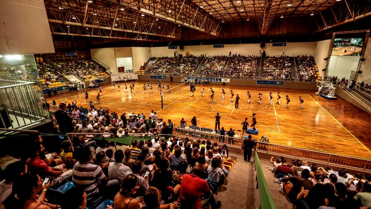 PARTIDA PARADA: Jogo da Liga Norte de Futsal é interrompido por goteiras no Ginásio Cláudio Coutinho