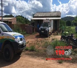 Homem chega de viagem e encontra um corpo em sua casa