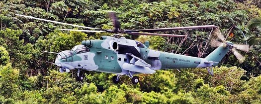 Helicóptero da Base Aérea faz pouso forçado em mata próximo a UHE Santo Antônio