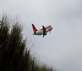 Avião faz pouso de emergência em Guarulhos